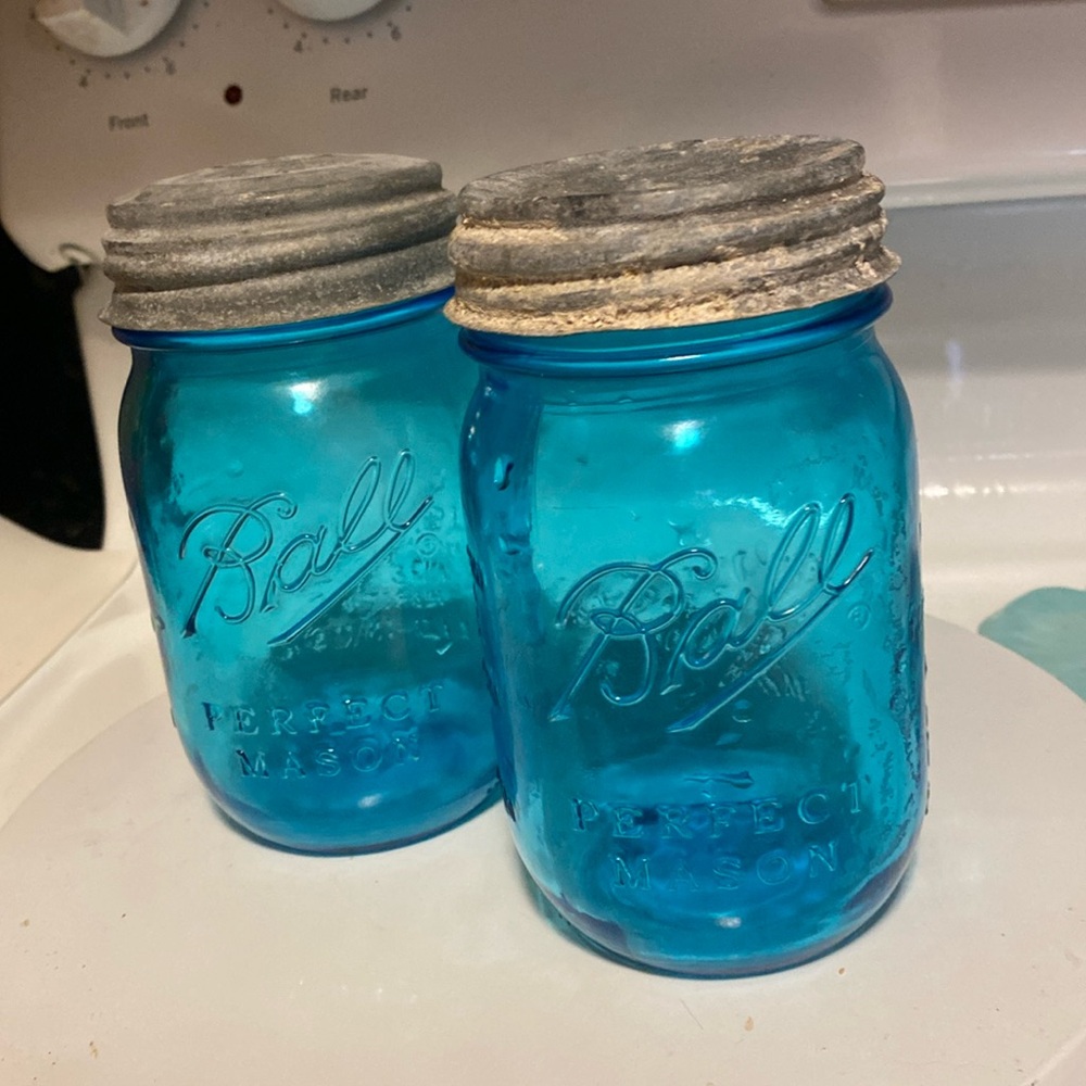 Ball Pint Teal Canning Jars with Zinc lids (2)